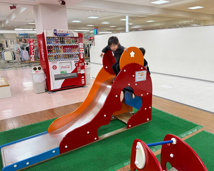 わくわくらんどタクト店 裏のキッズエリア